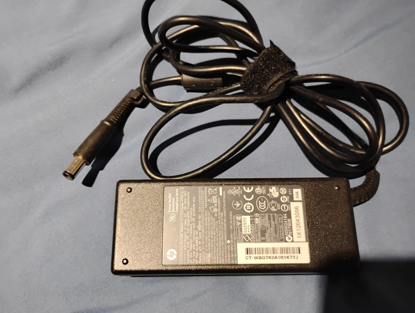 Insignia 90W Universal Laptop Charger - photo 5