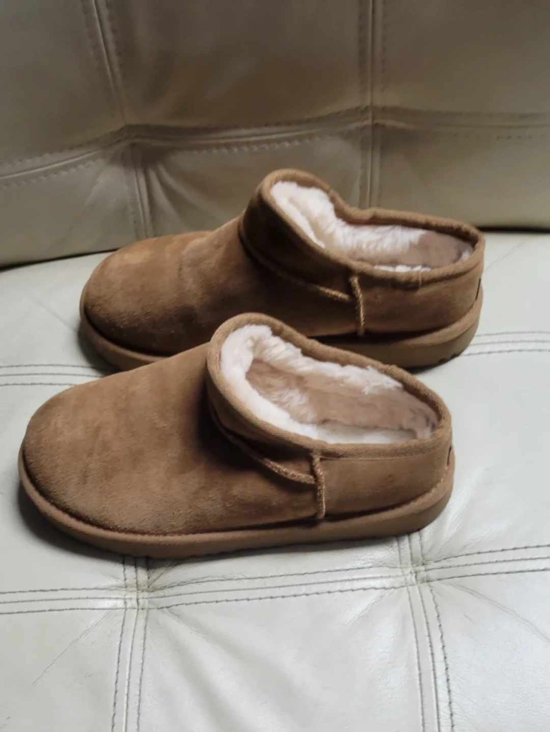 UGG slip  on  Slippers Chestnut sz 4 kids/ 6 women's - photo 4