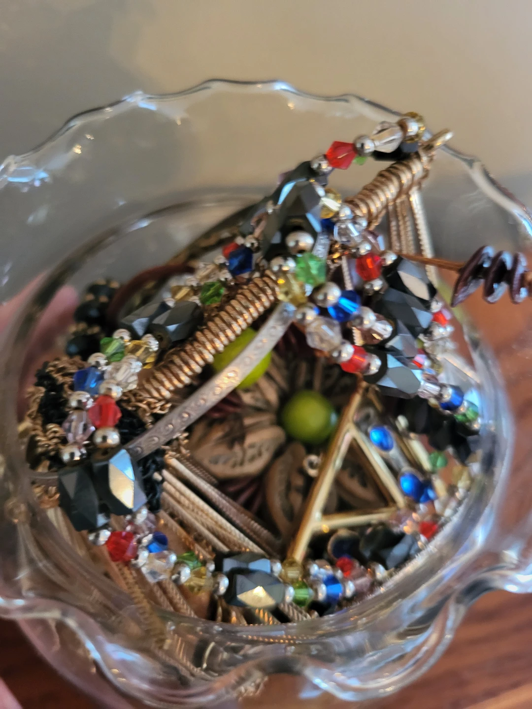 Assorted Costume Jewelry in Decorative Glass Vase - photo 2