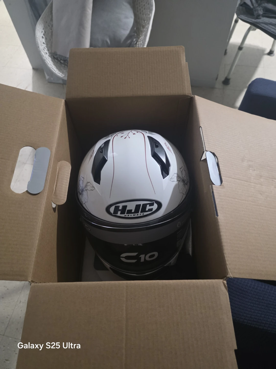 HJC C10 Epik Helmet Size Medium - photo 2