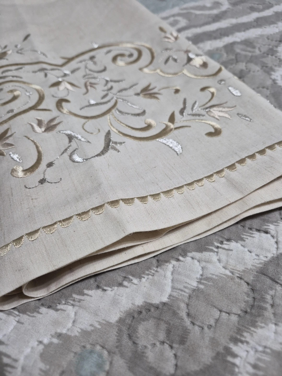 Beautiful 34" x 34" Square Table Cover Decor - photo 2