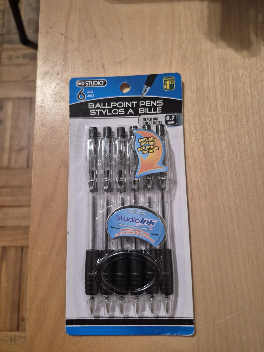 BN)1 pair of gloves and Studio Ink ballpoint pens - photo 2