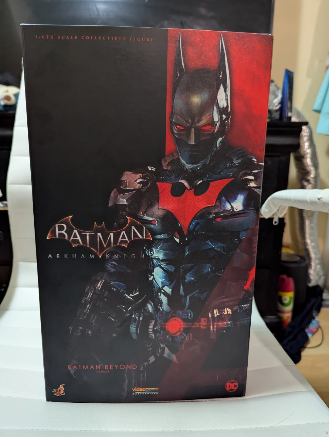 Hot Toys Batman Beyond Arkham Knight 1/6 Scale Figure