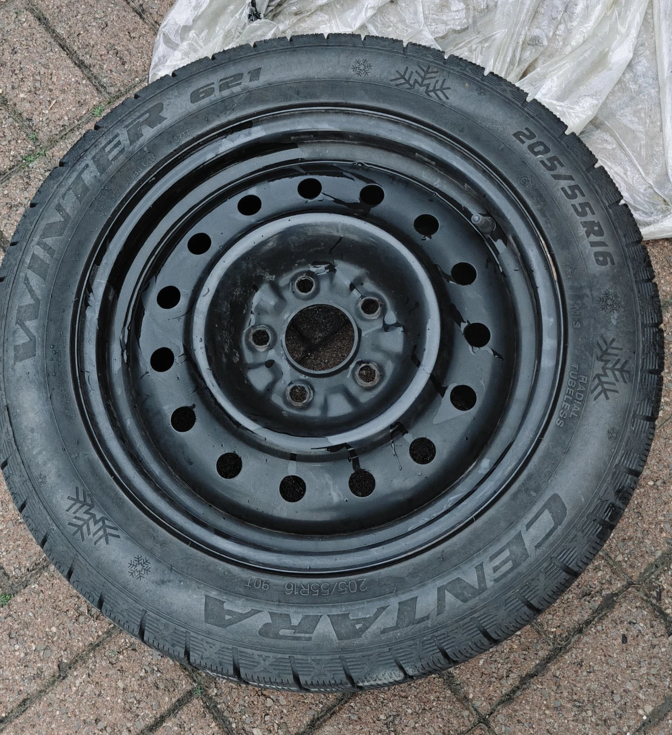 Set of 4 Centara Winter 621 Tires with Rims