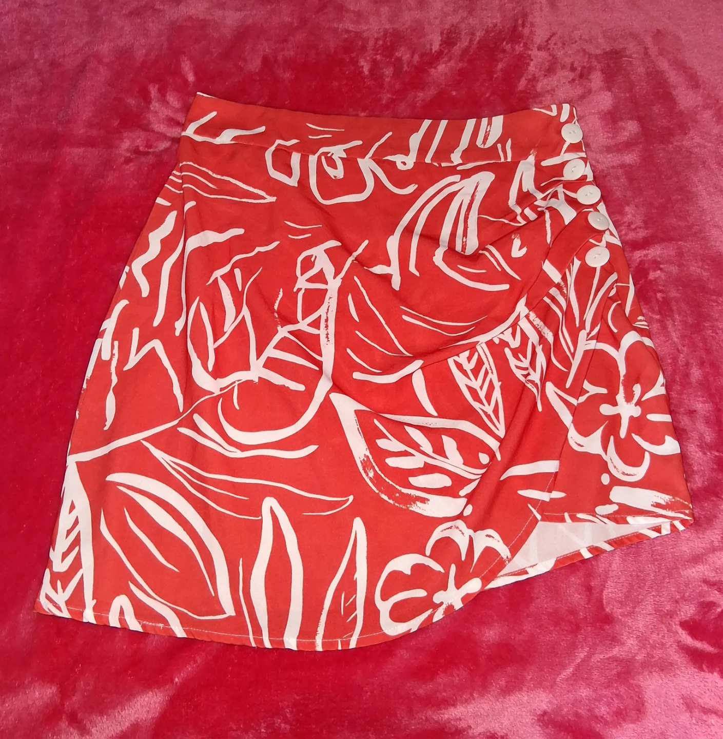 Red and white floral mini skirt