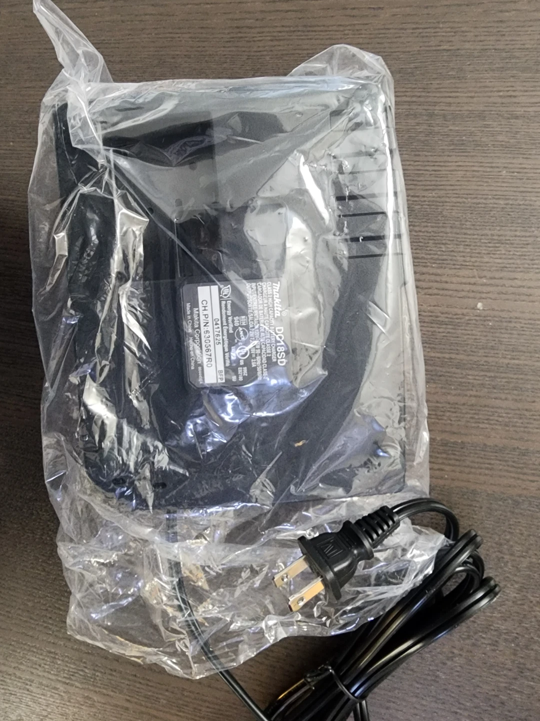 New makita 18v battery 4ah & charger with bag - photo 5