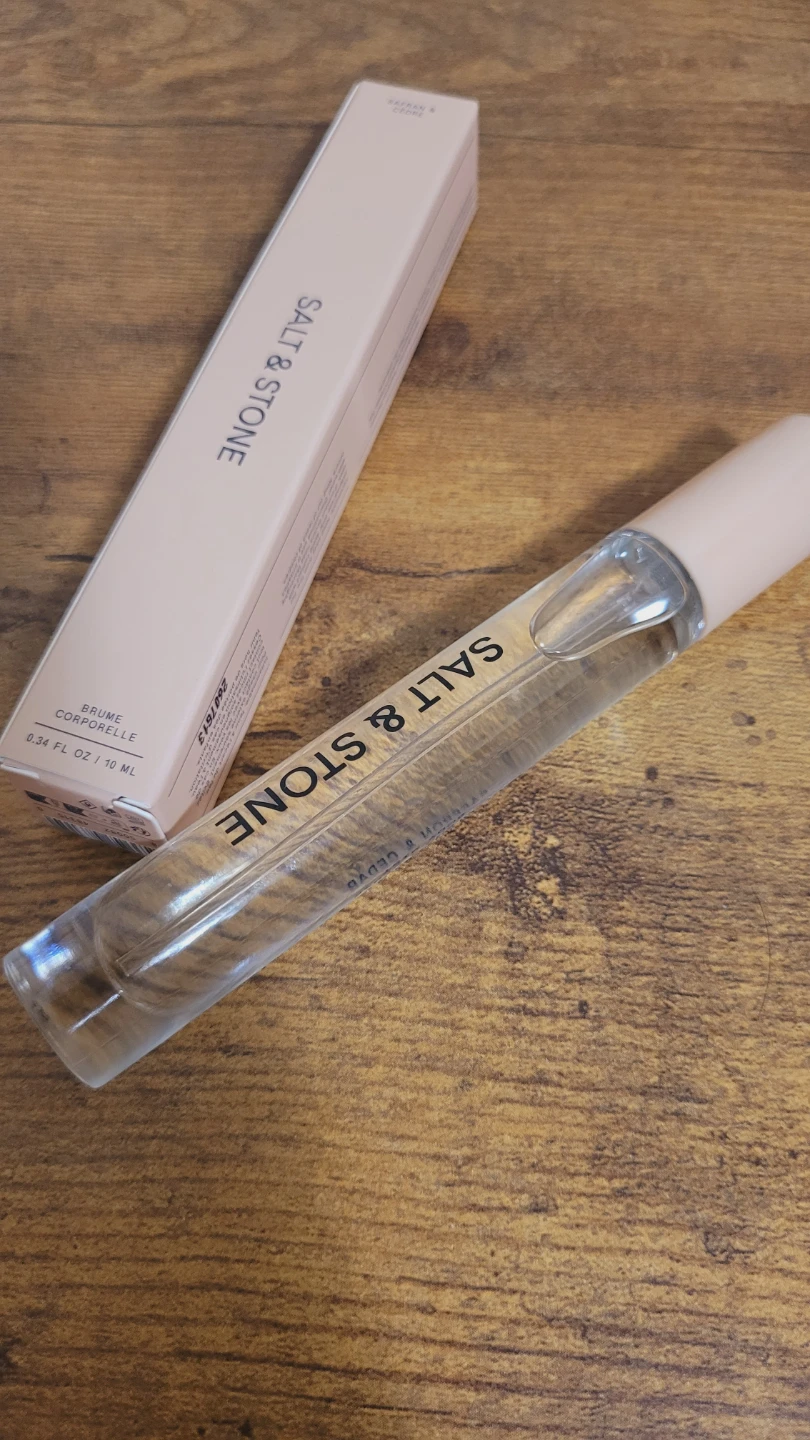 Salt & Stone Saffron & Cedar Body Mist – 10 ml - photo 3
