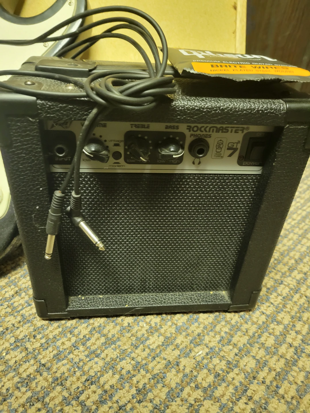 Electric Guitar & Amp * Great for beginners * or new ROCK STAR * - photo 5