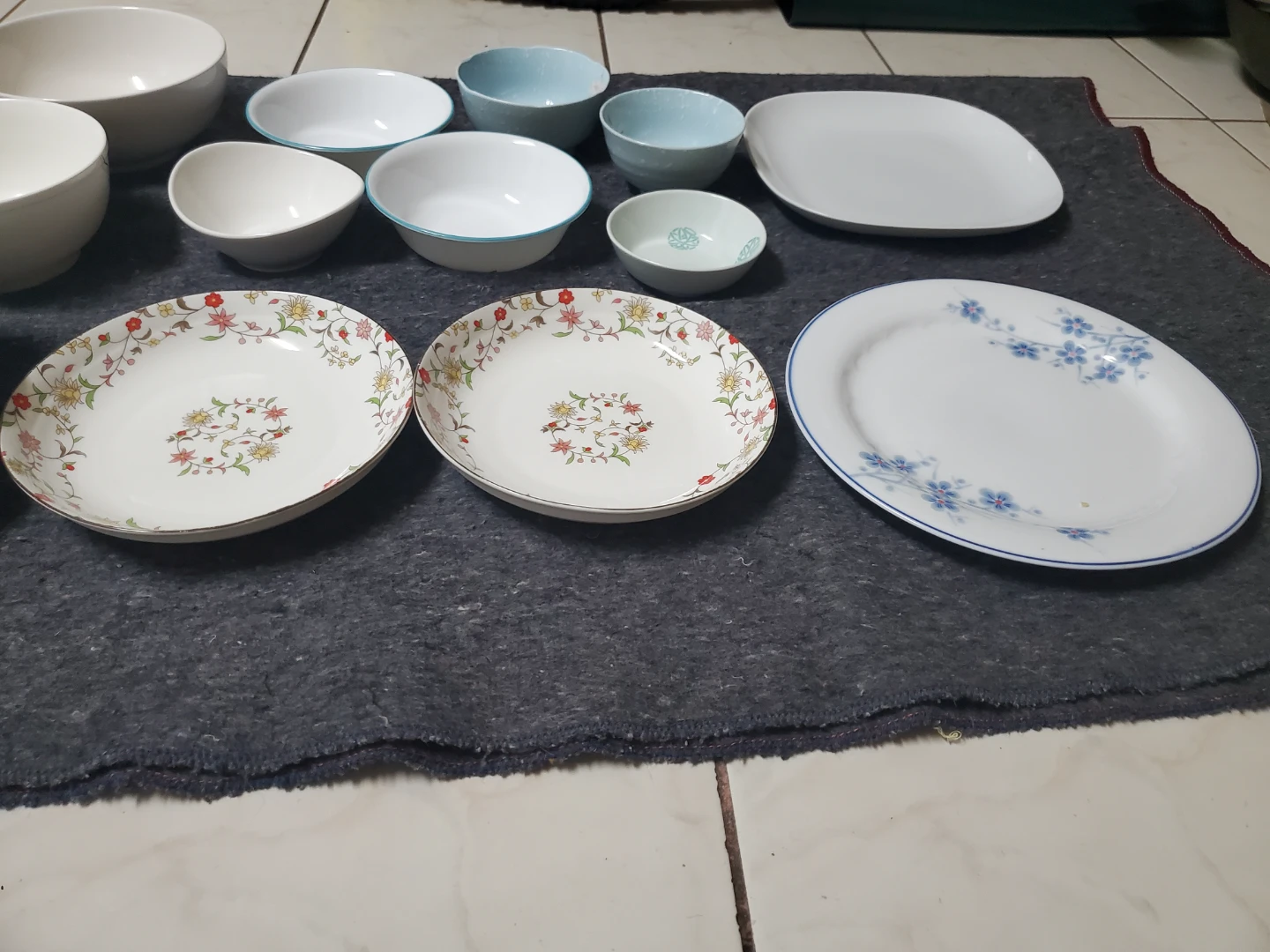 Assorted Dinnerware Set - Bowls and Plates - photo 4