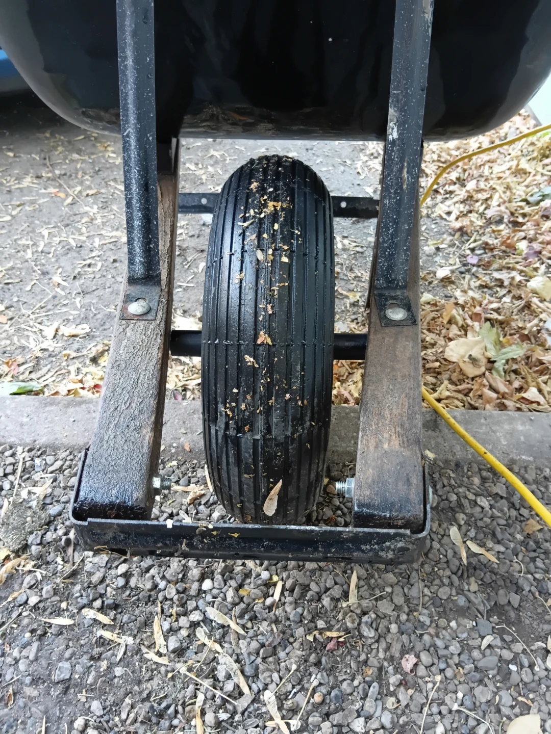 Heavy Duty Practica Metal Wheelbarrow - photo 3