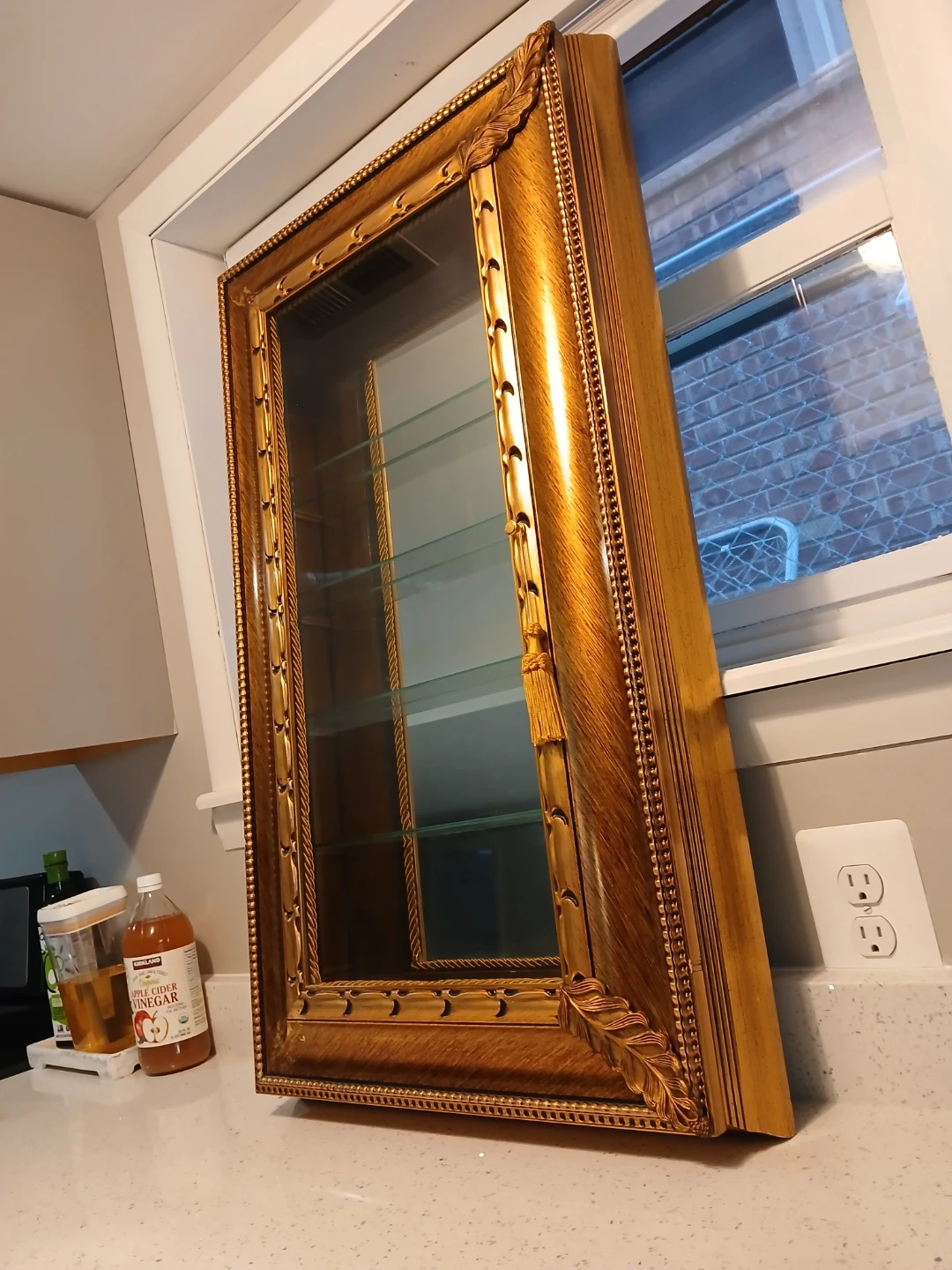 Vitrine Mirrored Vintage Wall-Mount Display - photo 2