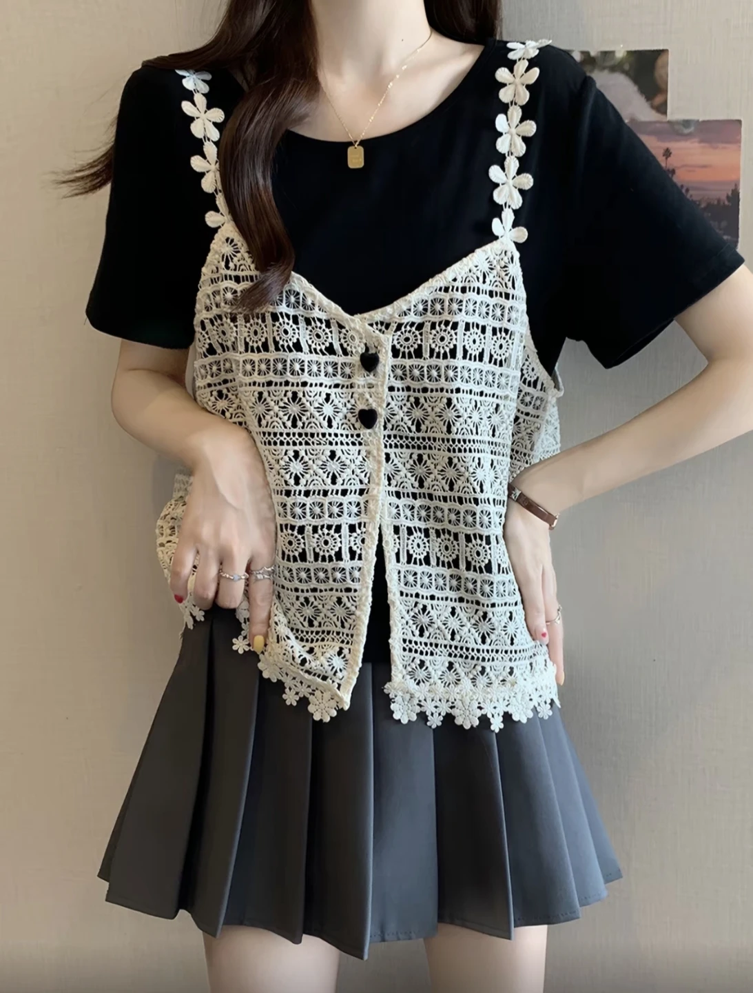 Set-  Black shirt + lace tank - photo 2