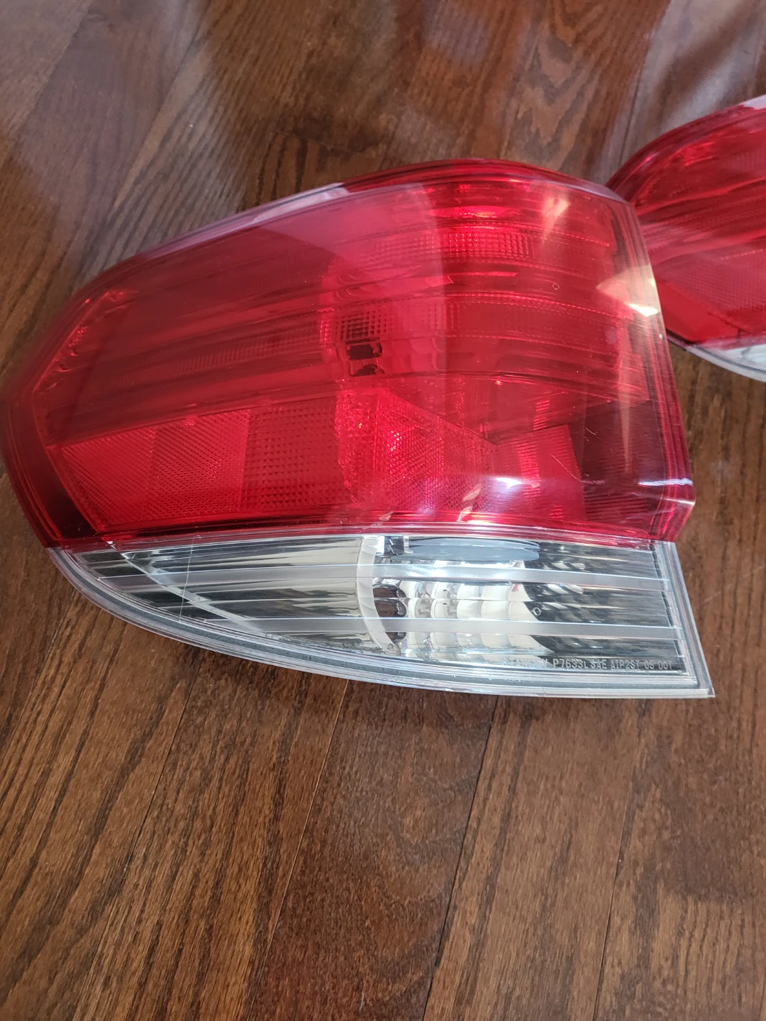 2010 honda odyssey  driver side rear lights - photo 2