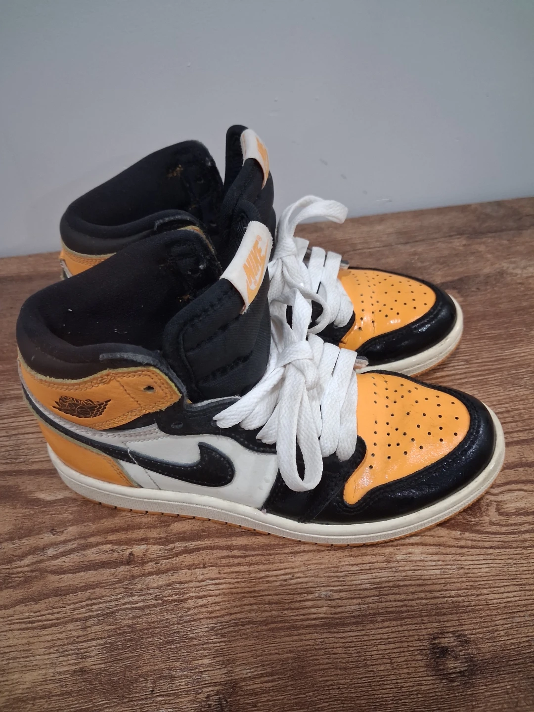 Nike Air Jordan 1 High OG Yellow Black - photo 2