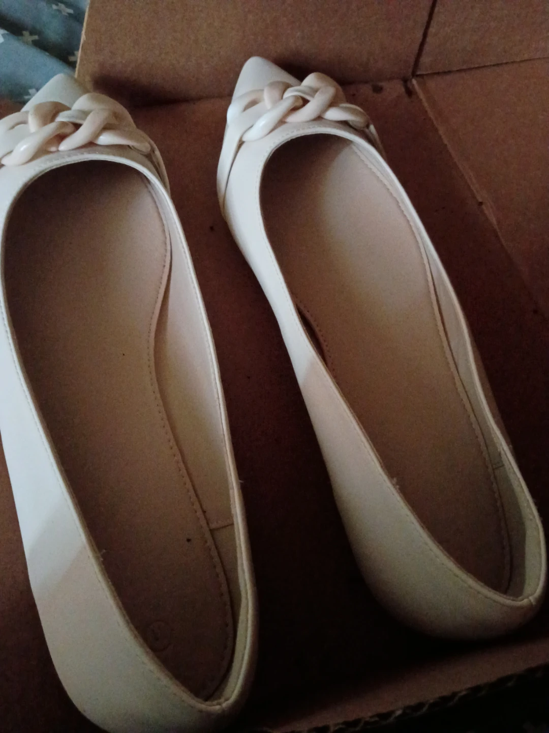 Cream Chain Accent Flats