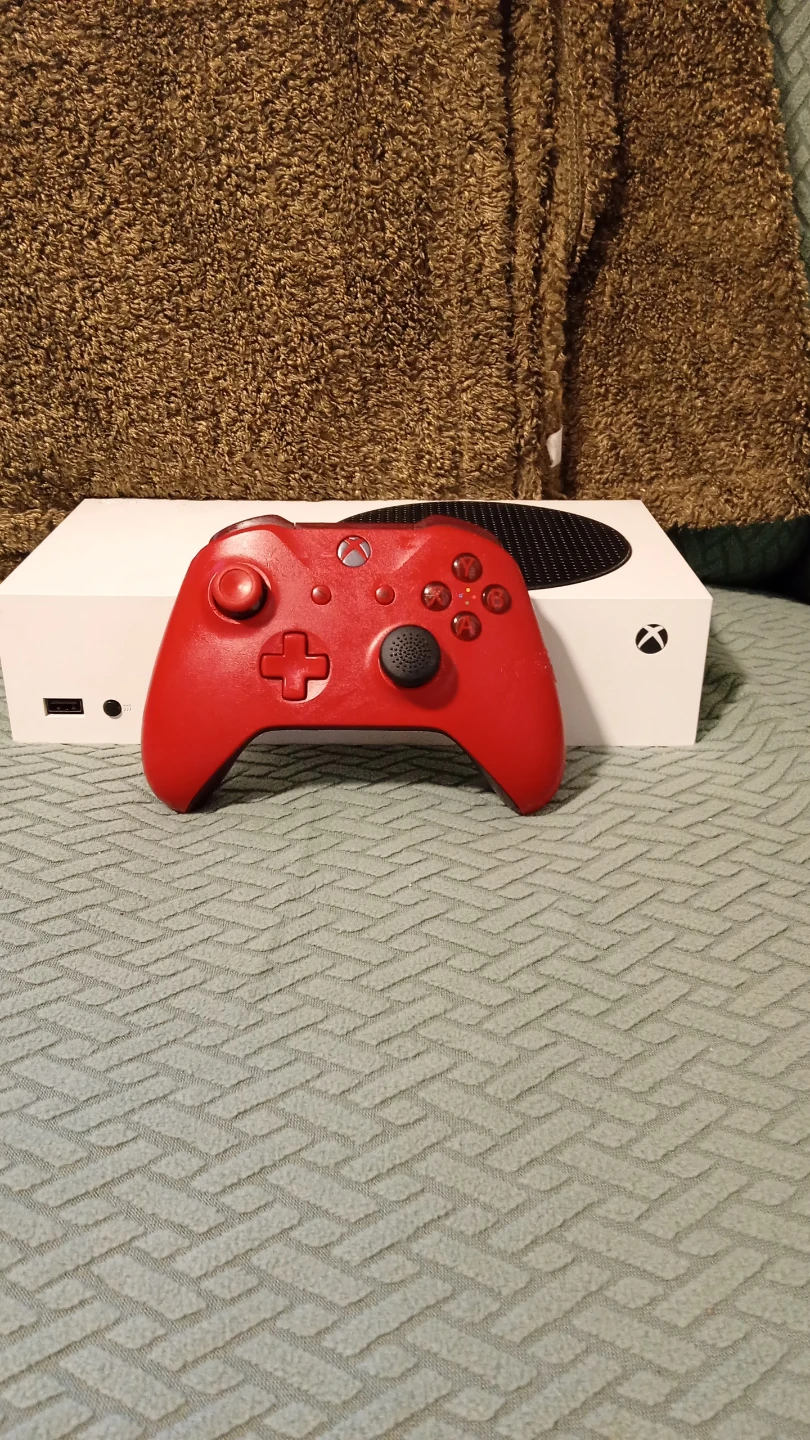 Xbox Series S with Xbox one controller