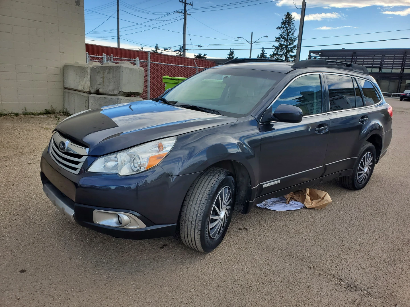 Subaru Outback Dark Grey SUV - photo 2