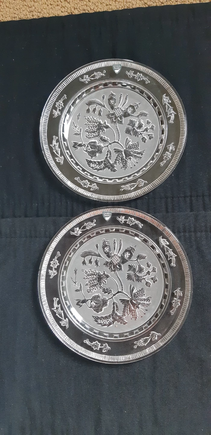Set of 2 Orrefors Plates