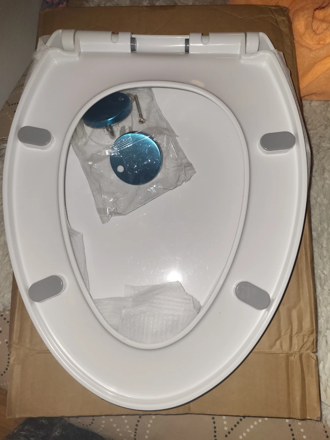 New White Elongated Toilet Seat