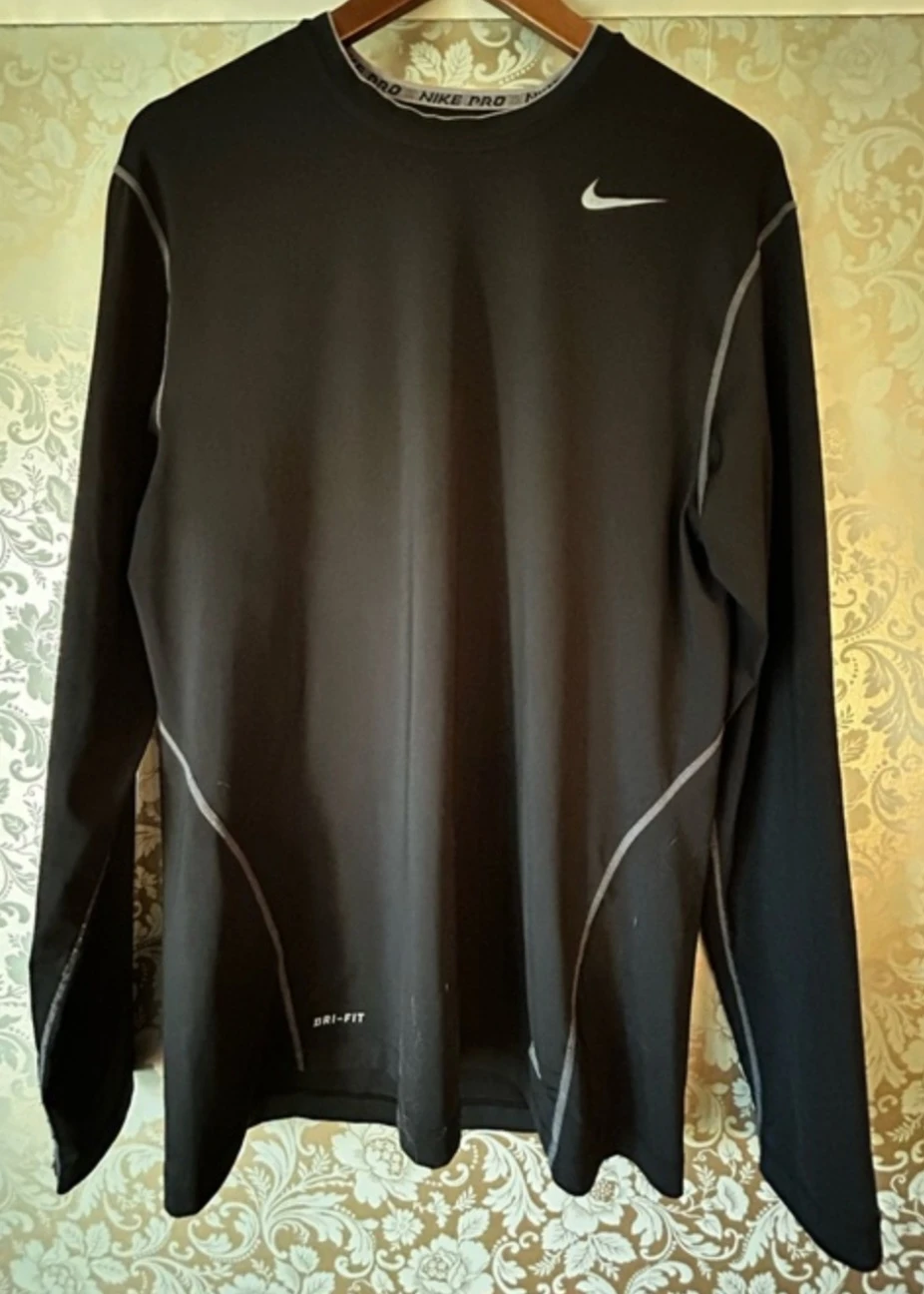Nike Large Men's Pro Dri-FIT Long-Sleeve Fitted Shirt. Black.