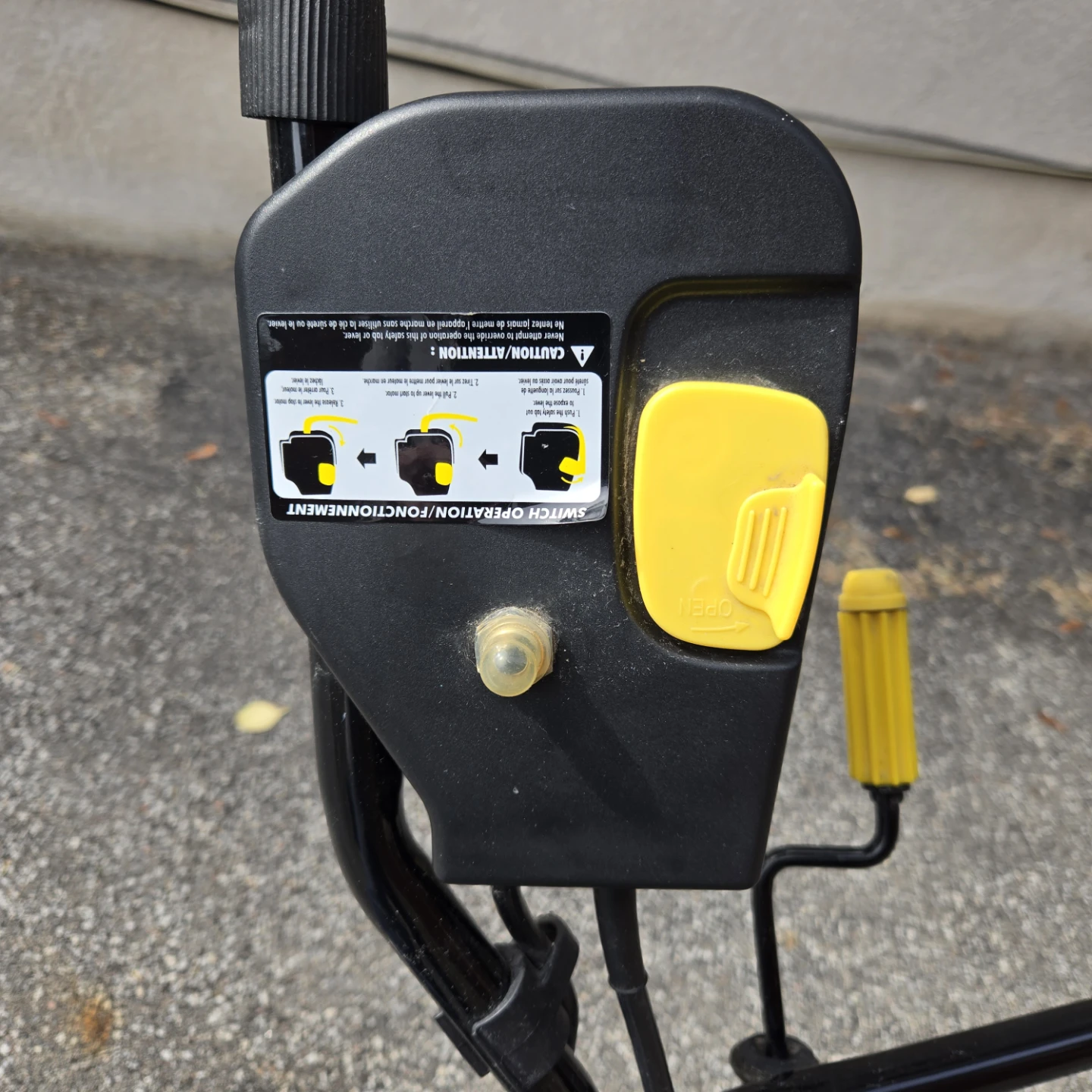 Yardworks 9A Electric Snow Thrower - photo 4