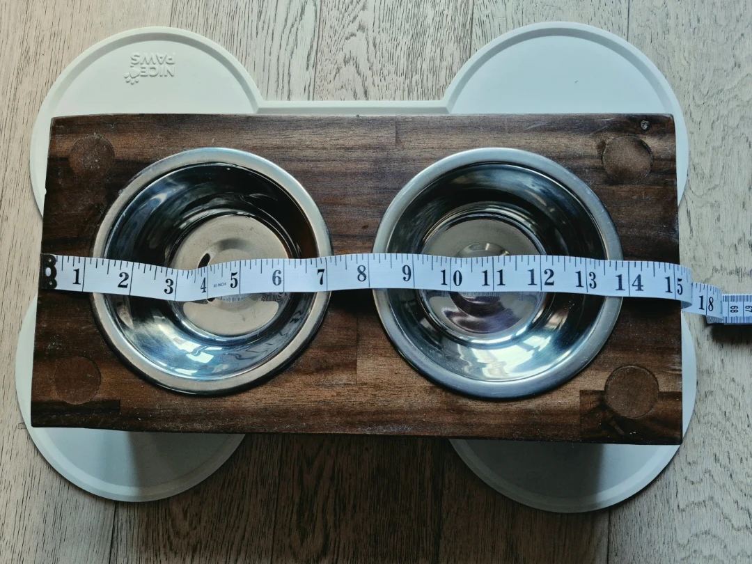 Nice Paws elevated pet feeder w/ slip mat - photo 3