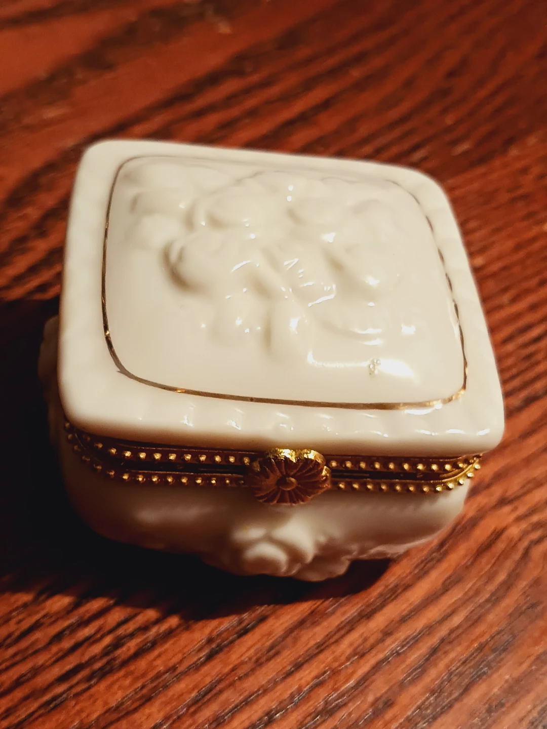 Beautiful Porcelain Miniature Jewelry Trinket Box