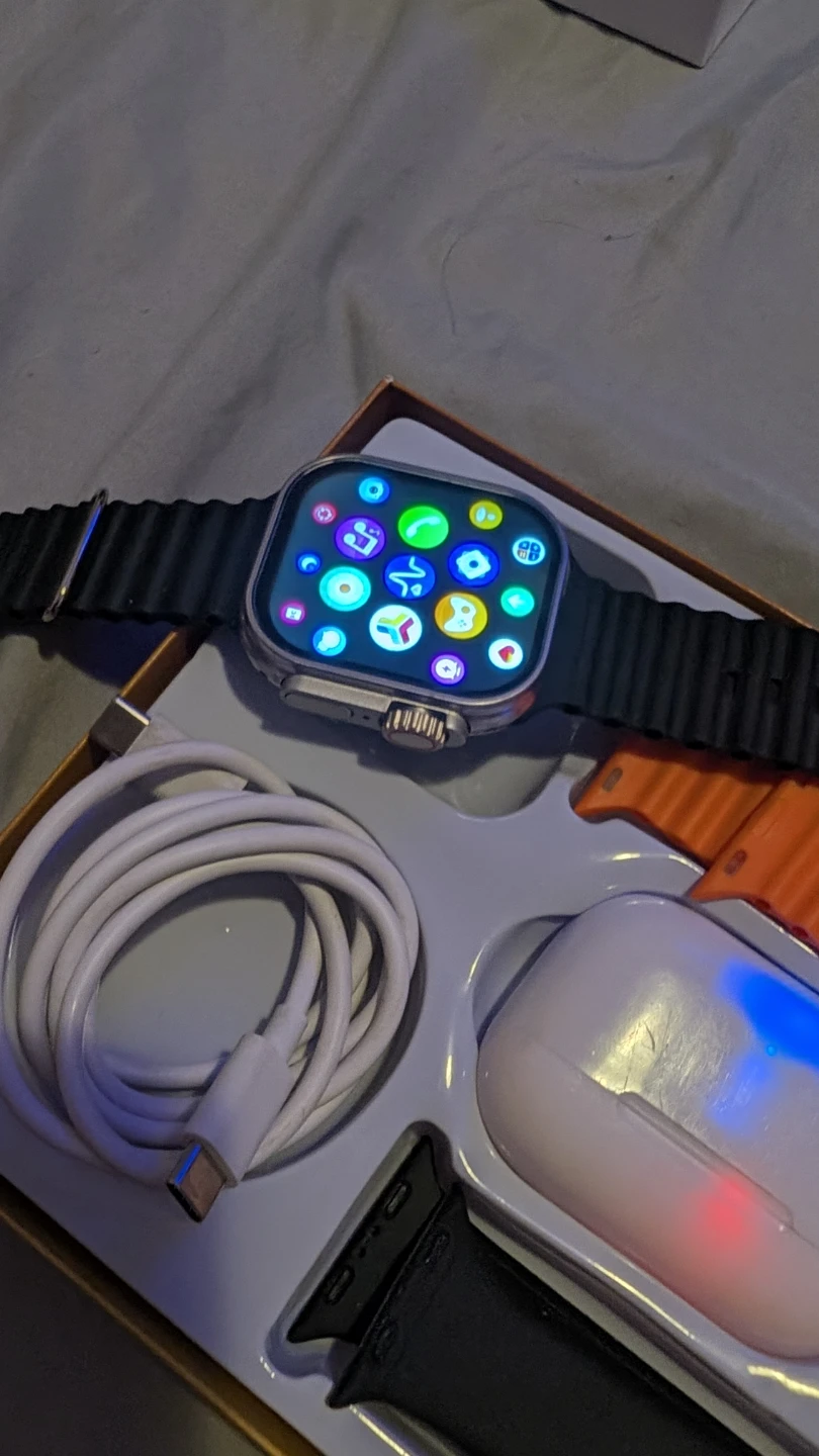 Smartwatch Set with Wireless Earbuds and Extra Bands
