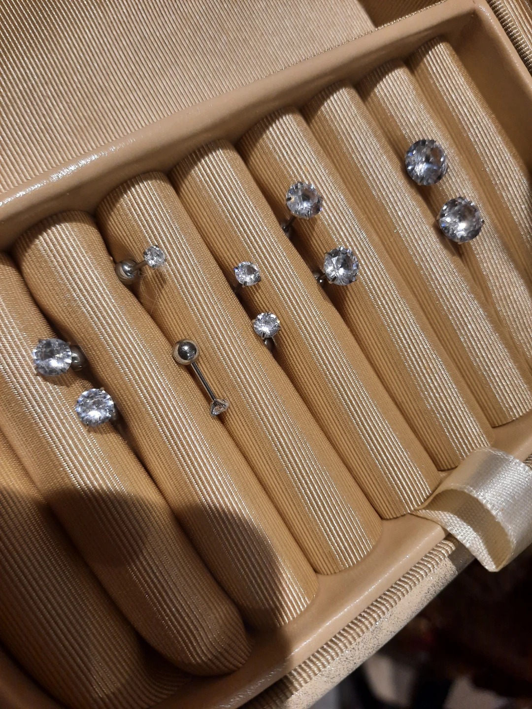 5 pairs lot stainless steel CZ Stud screwback Earrings - photo 5