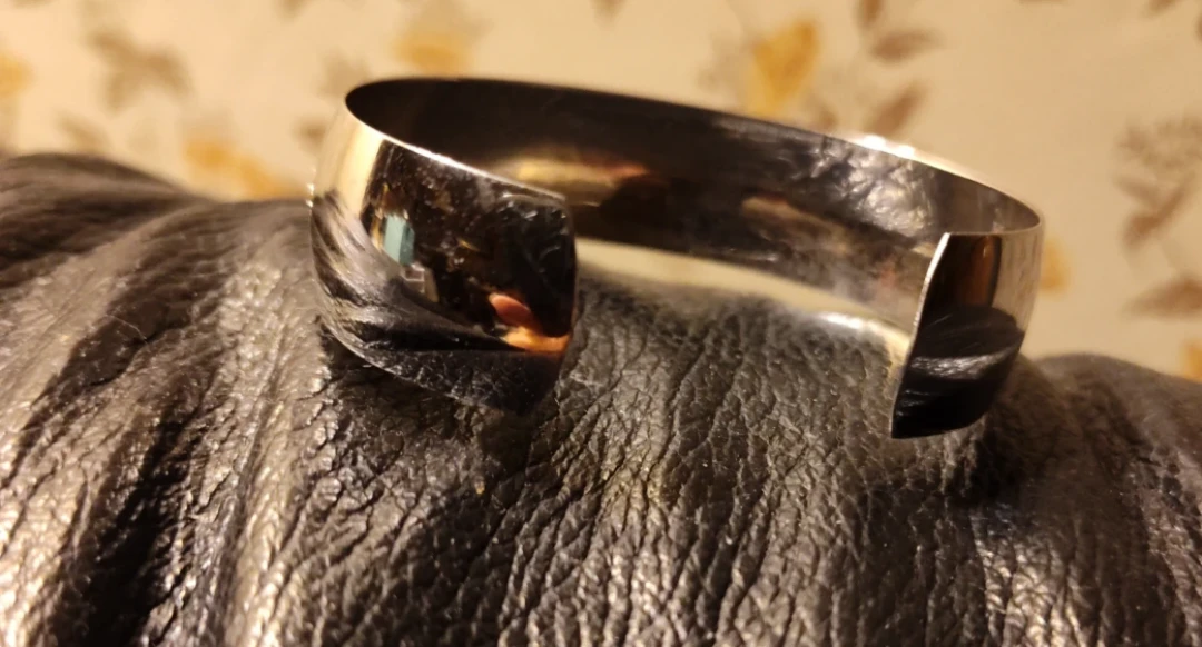 Silver-toned floral cuff bracelet - photo 3