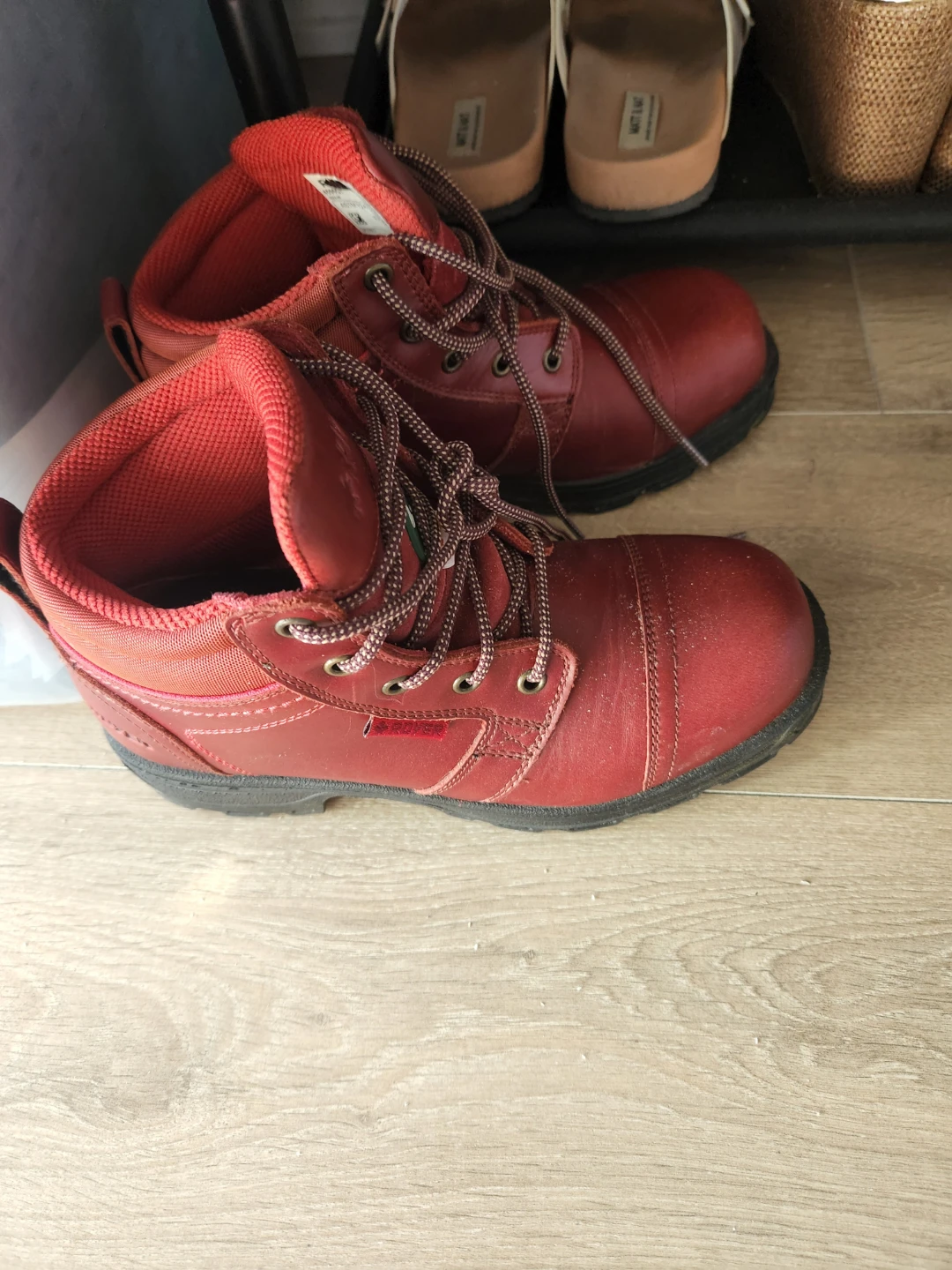 Work shoes