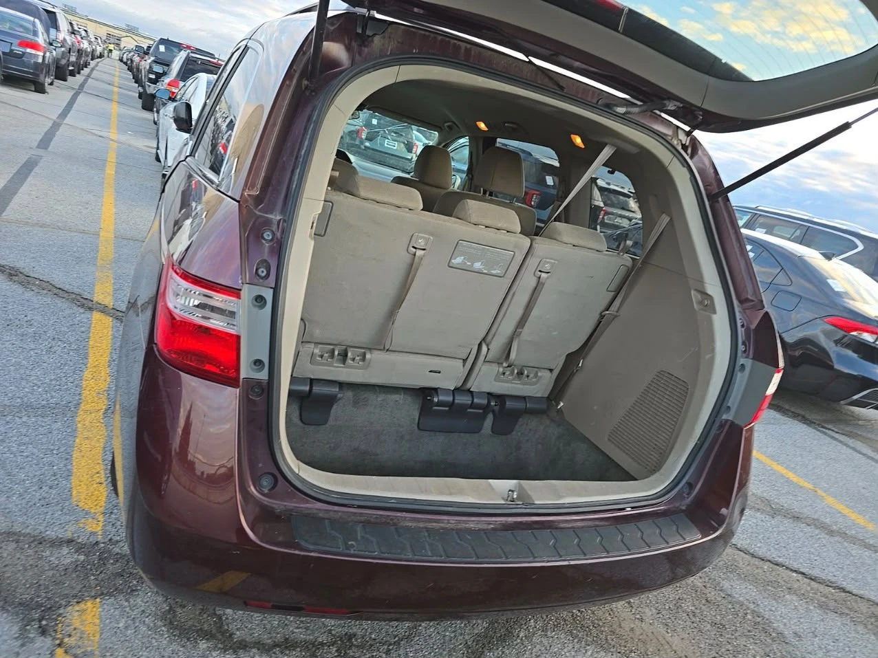 Maroon Honda Odyssey Minivan - photo 2
