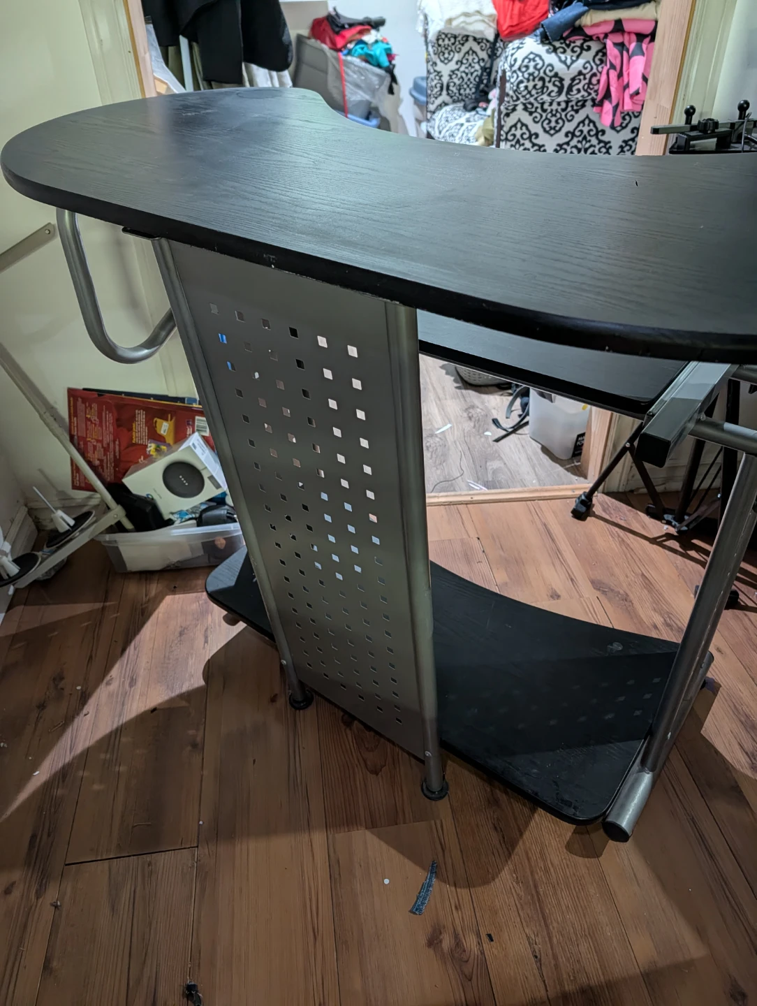 Office desk - photo 2