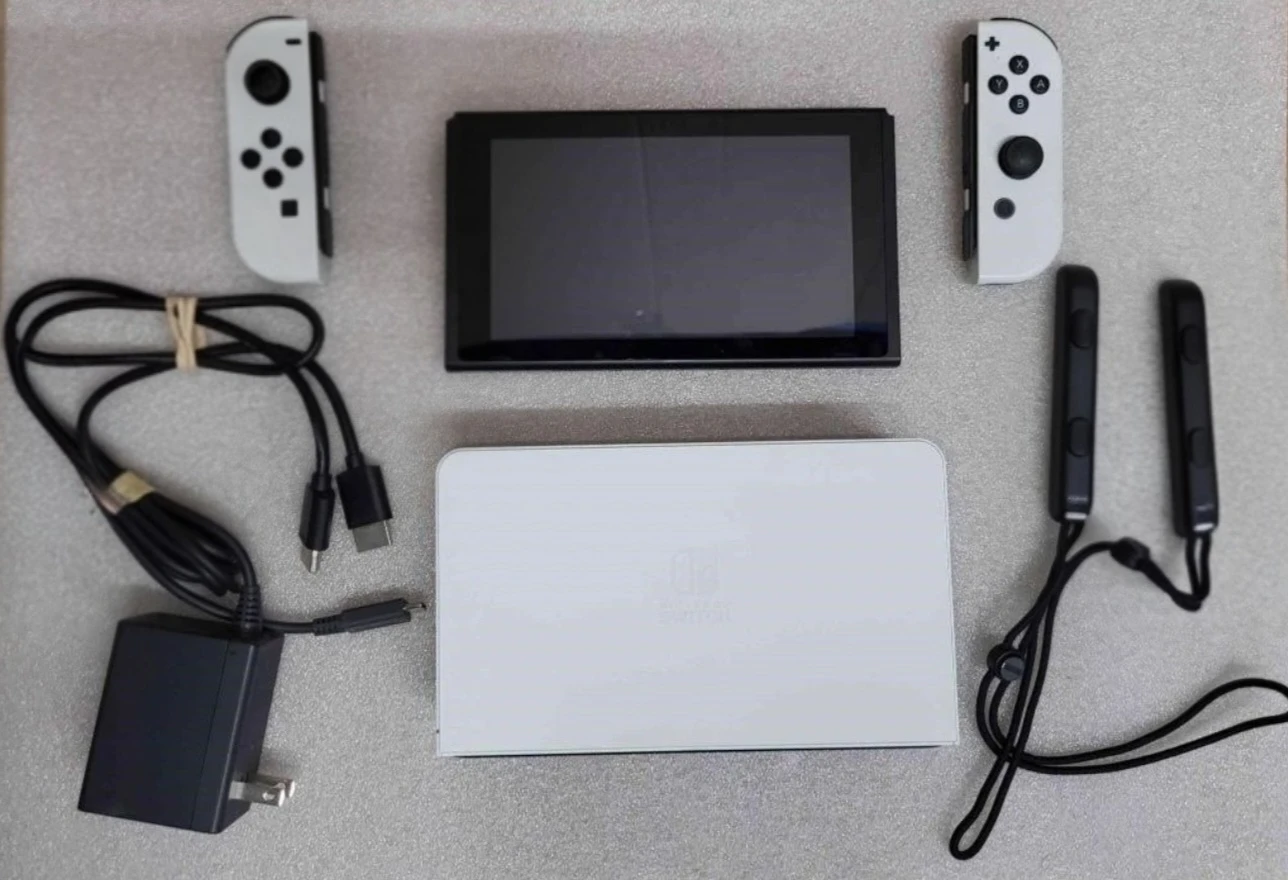 Nintendo Switch OLED Model Mario Kart 8 Bundle - photo 3