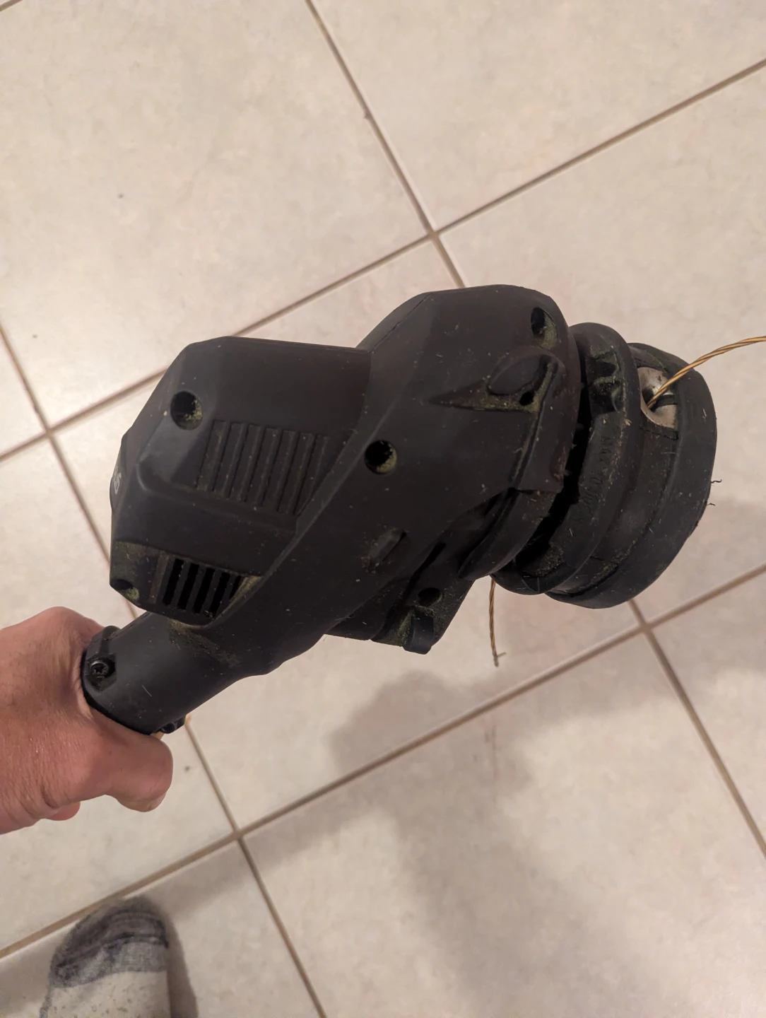 Greenworks 48v 15 inch  bump feed  trimmer like new - photo 2
