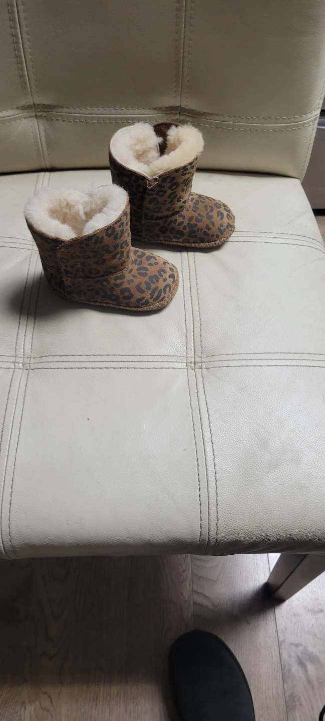 UGG Infant Leopard Print Bootssz 4/5 - photo 3