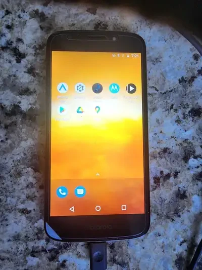 Motorola Smartphone e5 unlocked excellent