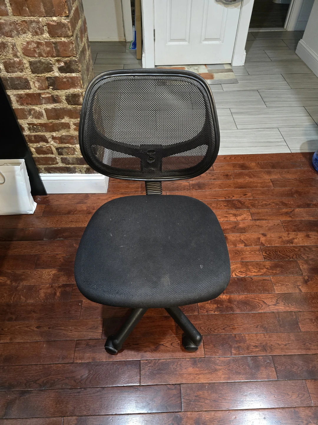 Black Mesh Office Task Chair - photo 2