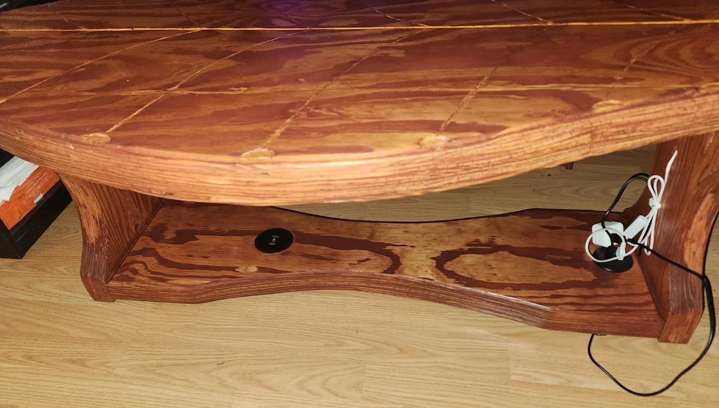 Free coffee table and side tables with a wireless charger - photo 2