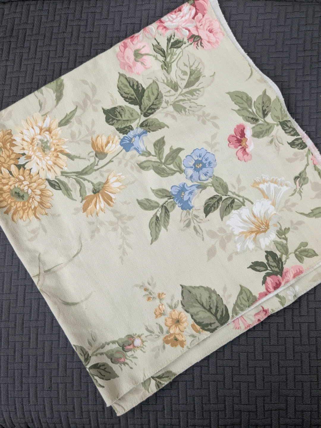 Vintage Floral Print Fabric Remnant Sample - photo 3