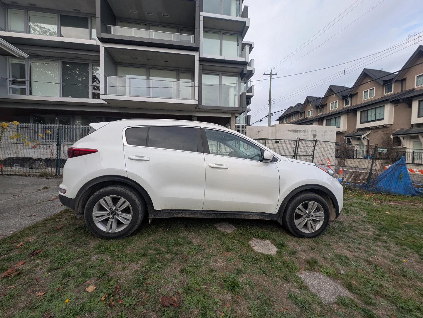 White Kia Sportage - photo 2