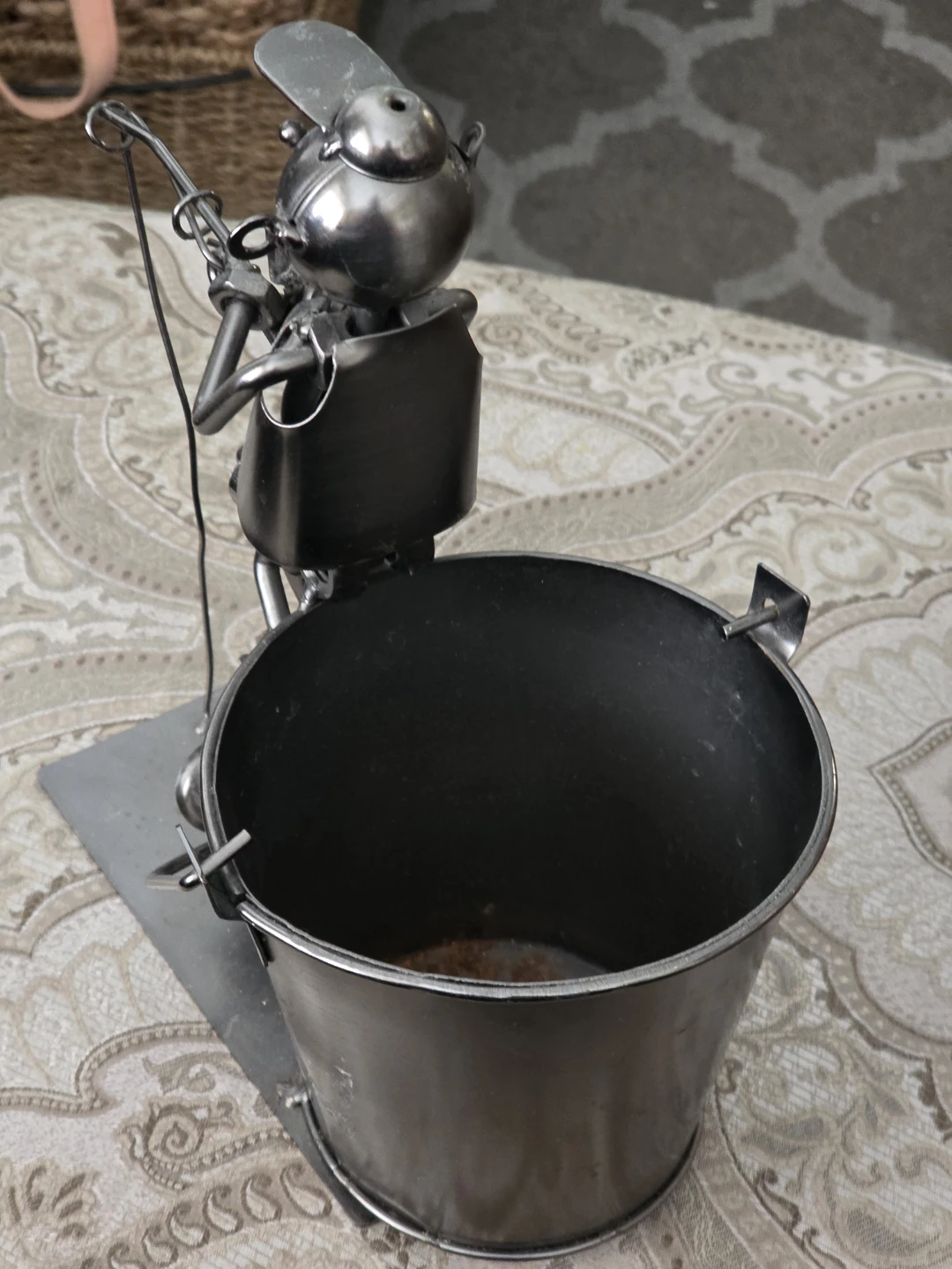 Metal Figurine Fisherman Desk Holder - photo 2