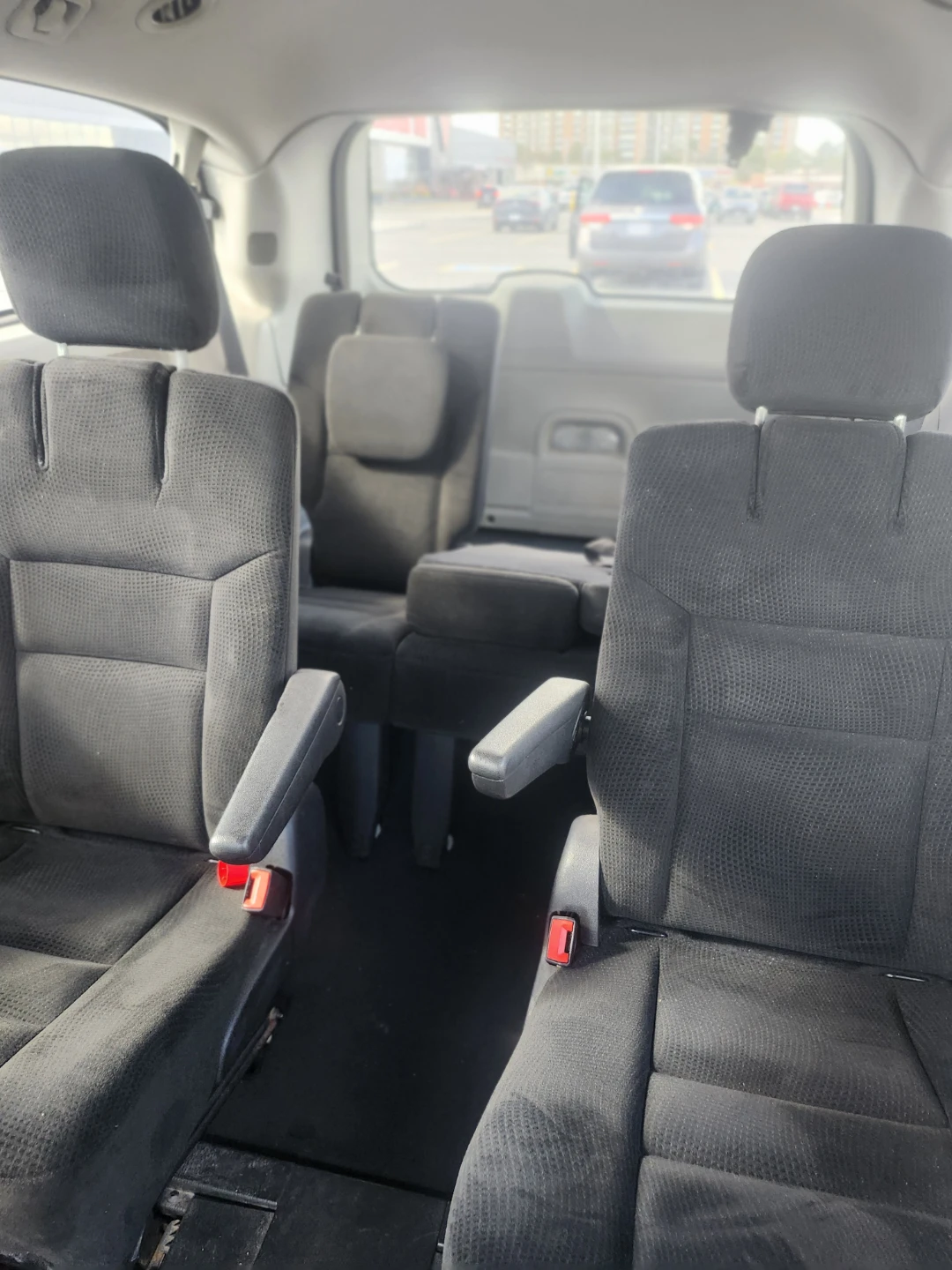 Dodge Grand Caravan - photo 2