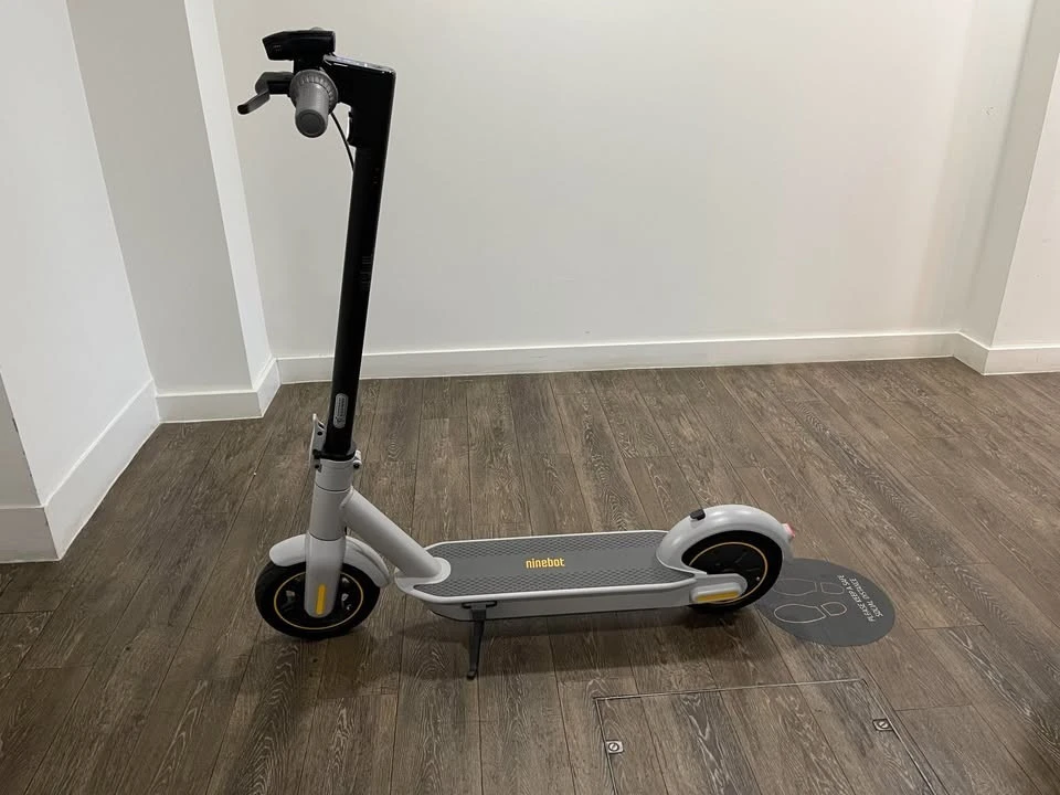Ninebot Electric Scooter G30LP - photo 2