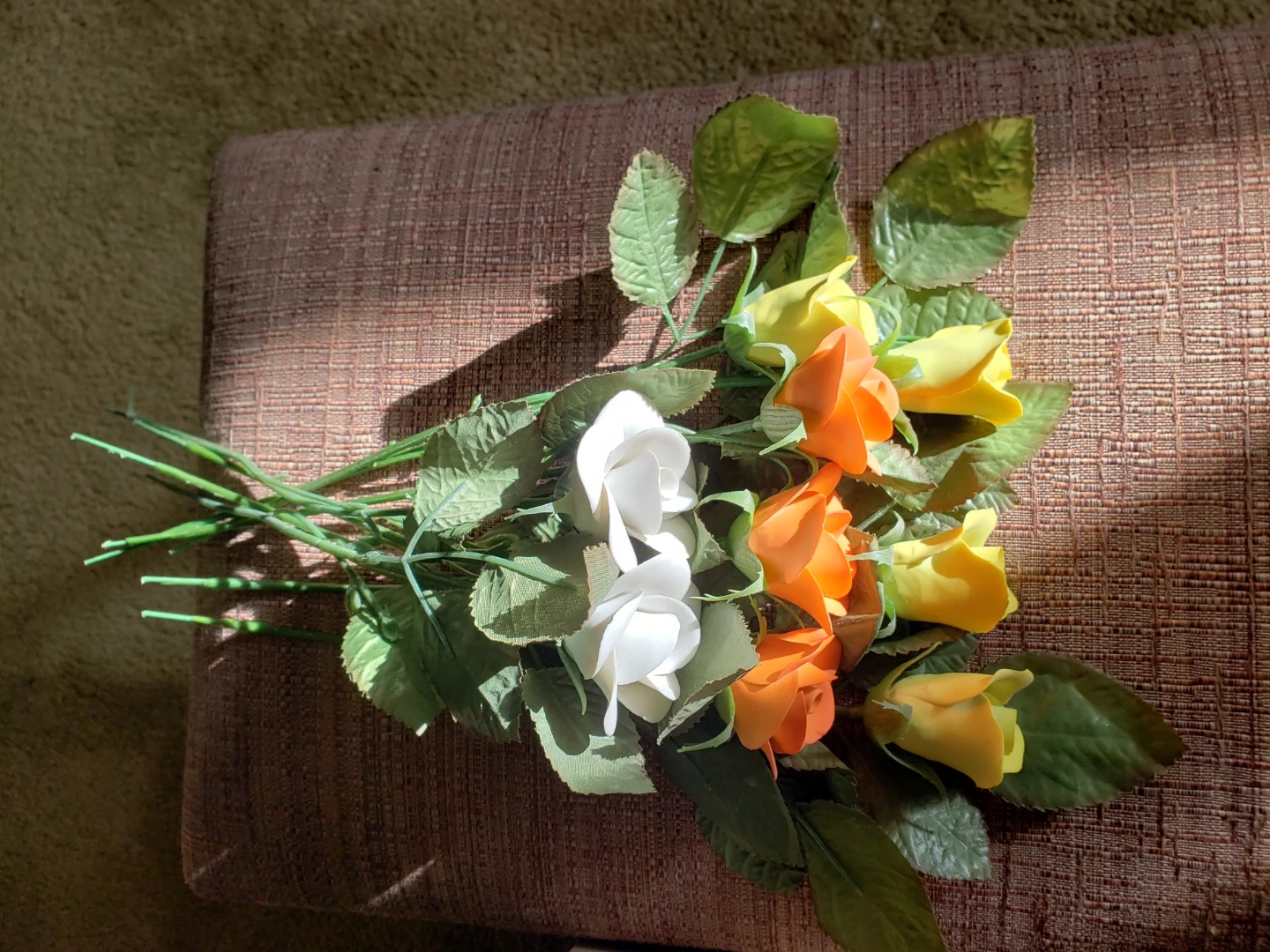 Porcelin or bique clay  Rose Bouquet - photo 2