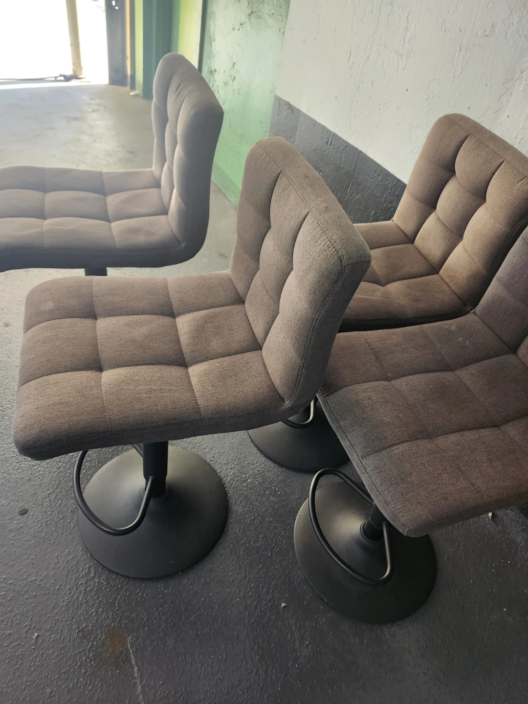 Set of 4 grey upholstered swivel bar stools - photo 2