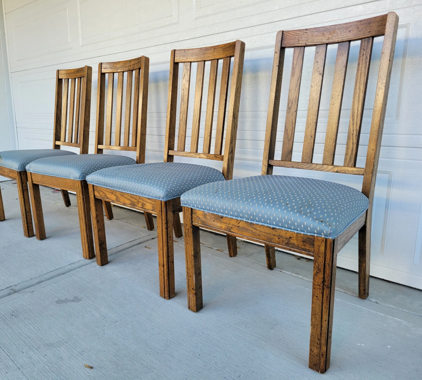 Beautiful Set of 4 Solid Oak Mission Style Dining Chairs. - photo 2