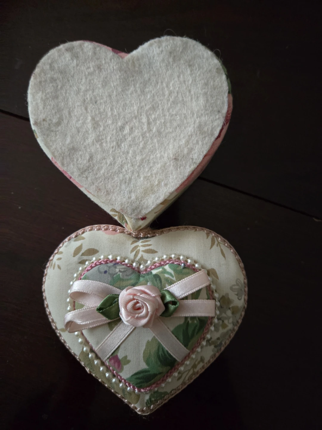 Vintage 1980s Padded Fabric Heart Jewelry Box – Felt Bottom - photo 5