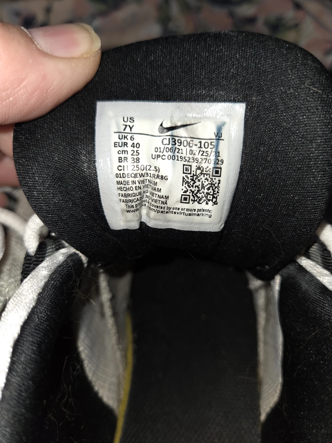 Nike GS Air Max 95 Recraft in Kids 7Y or a Ladies 8 - photo 3