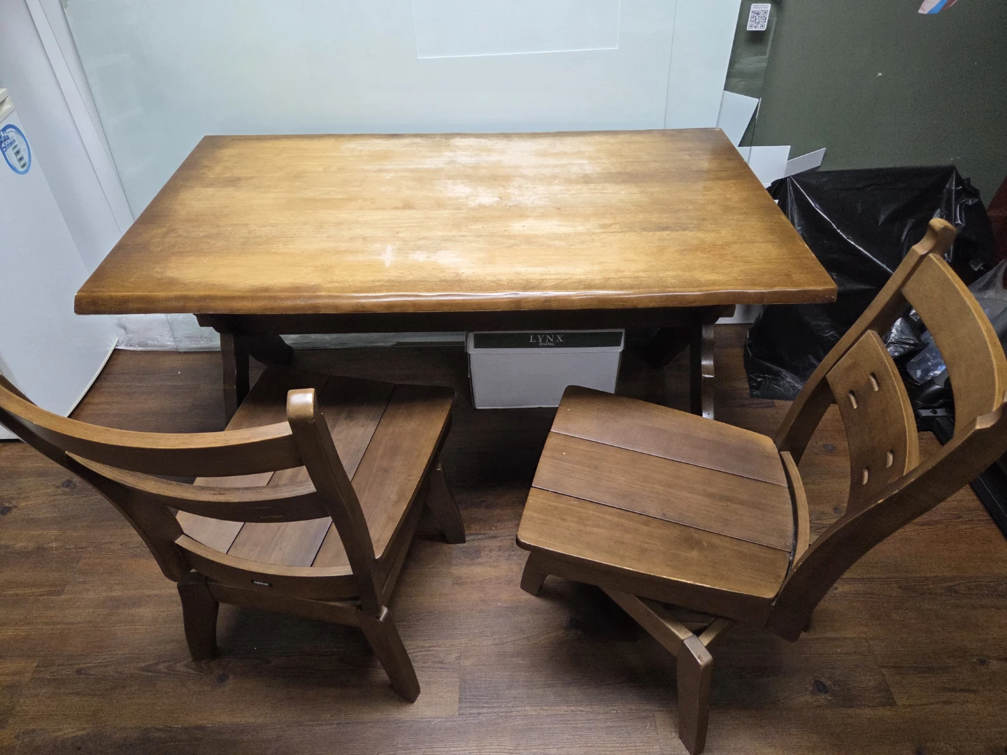 Solid Wood Dining Table and 4 swiveling Chairs - photo 2